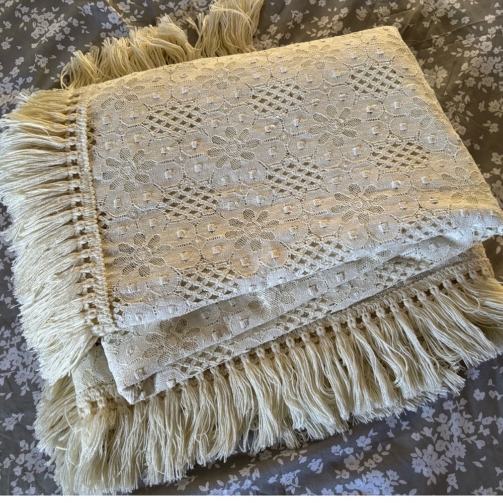 Vintage coverlet *damaged